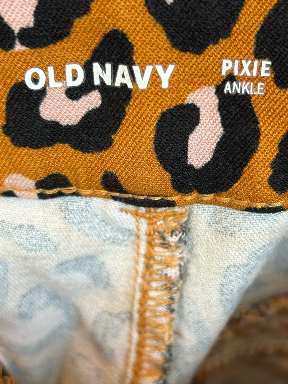 Old Navy Pixie Mid Rise Angle Animal Print Leopard size 2 - Picture 5 of 8